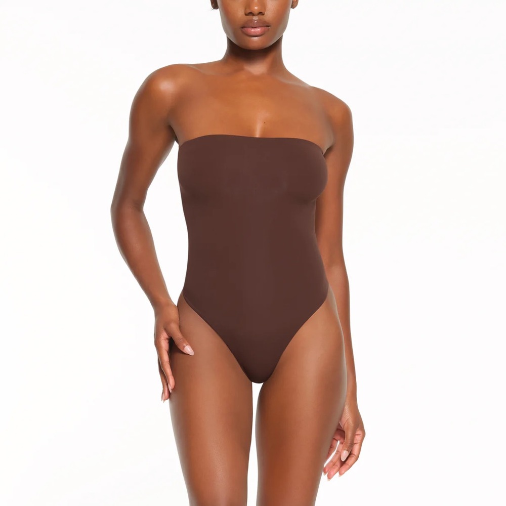 SKIMS Fits Everybody Strapless Bodysuit - Cocoa (S)